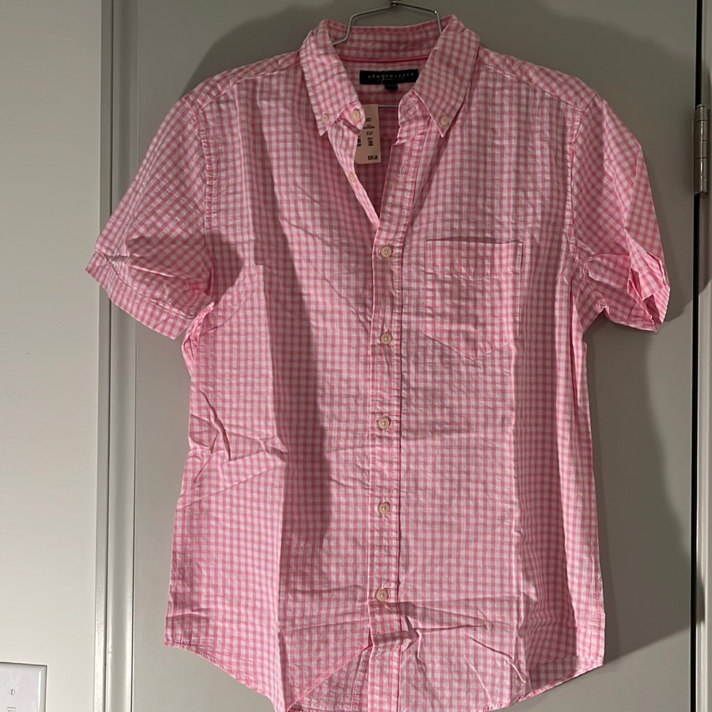 Aeropostale men’s short sleeve checkered button up. Size small. Brand new.